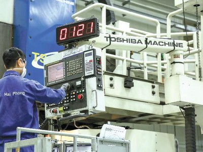 Tình hình sản xuất - kinh doanh các khu vực diễn biến tích cực, trong đó công nghiệp chế biến, chế tạo tiếp tục tăng trưởng tốt. Ảnh: Đ.T