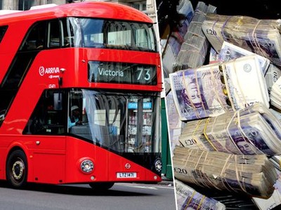 Một nhân viên vệ sinh đã nhặt được túi đựng hơn 9 tỷ đồng khi dọn dẹp xe buýt.