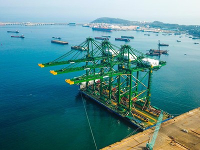 Khu vực cảng chuyên dụng Doosan Vina, Khu kinh tế Dung Quất. Ảnh: Minh Hoàng.