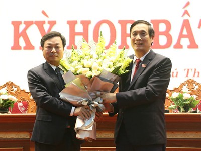 Chủ tịch UBND tỉnh Phú Thọ Bùi Văn Quang (bên trái) và Chủ tịch HĐND tỉnh Phú Thọ Bùi Minh Châu.