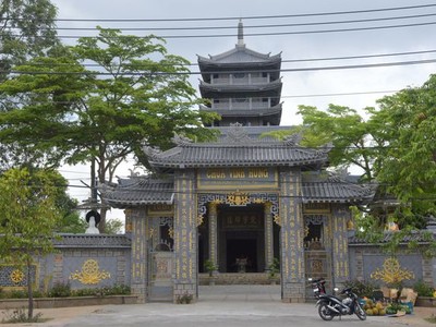 Mặt tiền chùa Vĩnh Hưng.