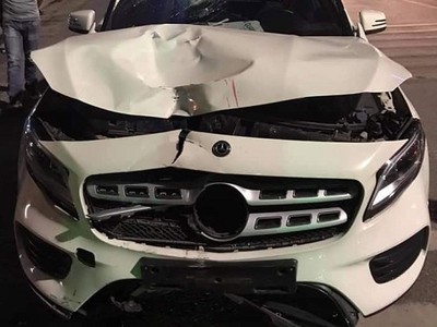 Xe Mercedes gây tai nạn tại hầm Kim Liên đêm 30/4. Ảnh: V.H