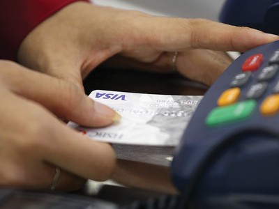 Thẻ tín dụng đang có tốc độ tăng trưởng tới 50%/năm.