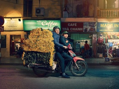 Phóng viên nước ngoài choáng trước những “siêu xe” trên đường phố Hà Nội