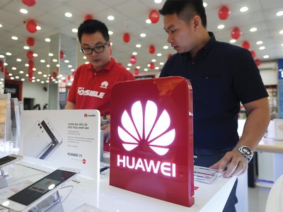 Thị trường điện thoại Việt Nam ít chịu tác động từ thông tin Mỹ cấm vận Huawei 