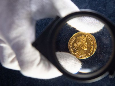 Đồng xu vàng La Mã được sản xuất trong khoảng năm 293-296 sau Công nguyên.