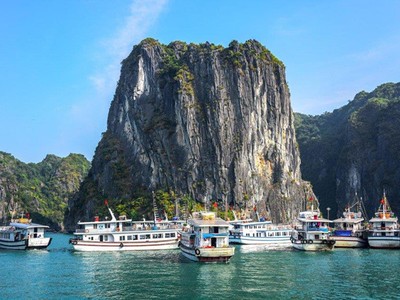 Vịnh Hạ Long của Việt Nam đứng thứ 5 trong danh sách các điểm đến hấp dẫn nhất châu Á. Ảnh: Alamy.