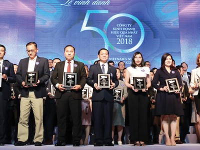 Đại diện các doanh nghiệp 
được vinh danh Top 50.