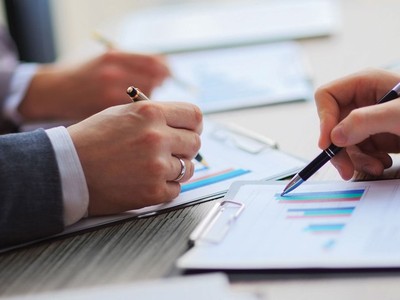 Thận trọng với các thông tin và số liệu tài chính 