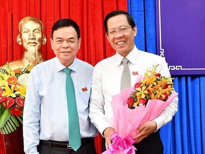 Đồng chí Võ Thành Hạo và đồng chí Phan Văn Mãi.