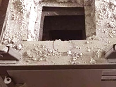 Chiếc két thủng đáy trong nhà ông Lee Gong Myung. Ảnh: D. H.