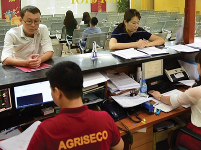 Fed lỏng tay, nhưng tiền không dễ chảy vào chứng khoán