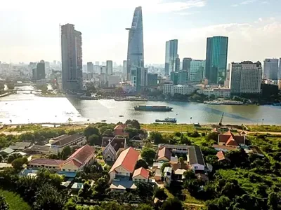 Quận 2 (bên này sông) có 3 phường bị giải tỏa trắng để xây Khu đô thị Thủ Thiêm. Ảnh: Như Quỳnh.