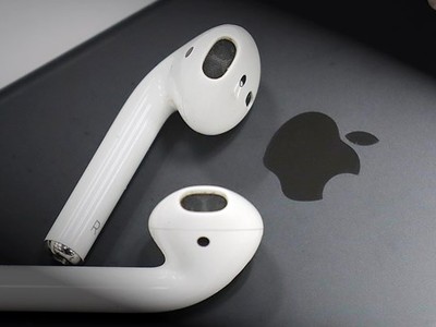 Tai nghe AirPods. (Nguồn: asia.nikkei.com).