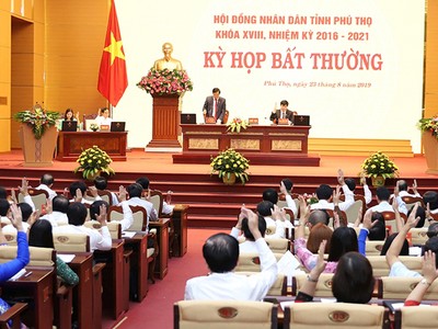 100% số đại biểu bỏ phiếu bầu cho các chức danh Phó Chủ tịch HĐND và Phó Chủ tịch UBND tỉnh.