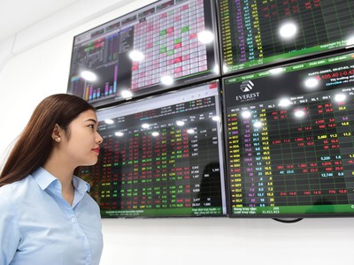 VN-Index gần đây có nhiều phiên "xanh vỏ, đỏ lòng".