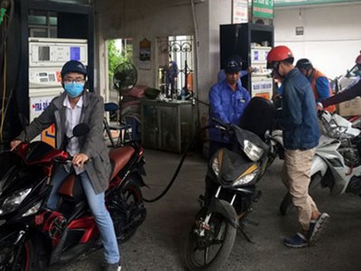 Giá xăng dầu giảm giá từ 15h ngày 31/8.