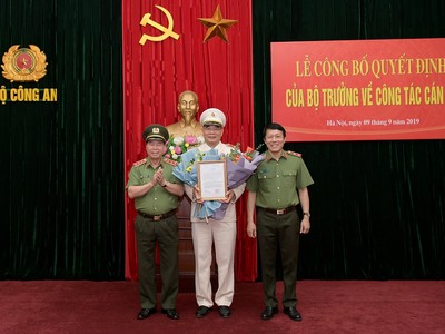 Thứ trưởng Bùi Văn Nam; Thứ trưởng Lương Tam Quang và Chánh Văn phòng Bộ Công an Tô Ân Xô tại buổi lễ. Ảnh: Bộ Công an.