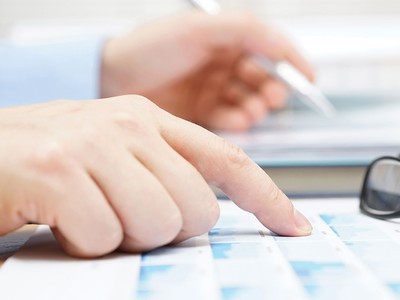 Hiện tại, chế tài xử phạt các tổ chức 
trung gian trên thị trường chứng khoán còn nhẹ, chưa đủ tính răn đe.