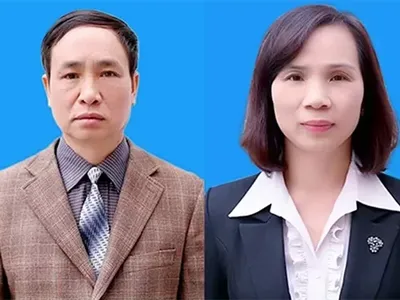 Hai cựu phó giám đốc sở Phạm Văn Khuông (phải) và Triệu Thị Chính.