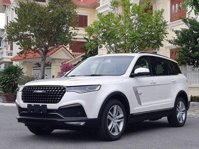Zotye Z8 có thêm hàng ghế thứ 3, trang bị động cơ mới mạnh hơn.