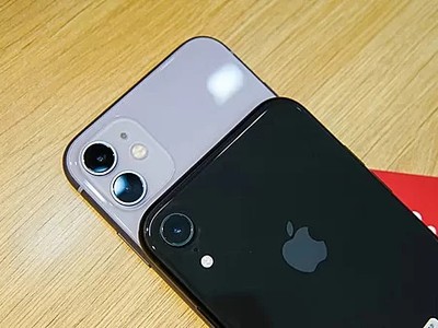 iPhone 11 là bản nâng cấp của iPhone XR với màu sắc mới và thêm camera góc chụp siêu rộng.