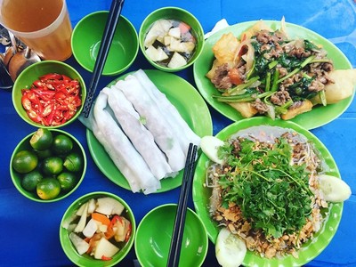 Bánh canh cua và 7 món chuẩn vị mùa thu ngon nức tiếng khu hồ Tây