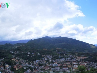 Thị xã Sa Pa được thành lập trên cơ sở toàn bộ diện tích tự nhiên và quy mô dân số của huyện Sa Pa, tỉnh Lào Cai.