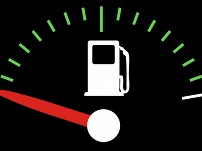 Việc hết xăng đột ngột trong lúc bạn đang chạy tốc độ cao sẽ làm cho động cơ bị hãm (chết máy) đột ngột, dễ xảy ra tai nạn.