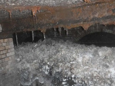 "Quái vật béo" khổng lồ phát hiện ở Anh vào năm ngoái và phải mất 8 tuần để loại bỏ nó. Ảnh: PA.