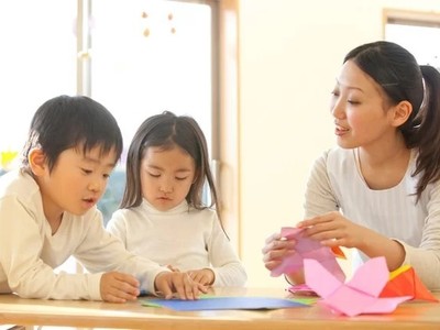 Trẻ tiếp xúc quá sớm với những quy củ ở trường lớp, thì có thể sẽ sớm mất sự sáng tạo. Ảnh: Youngparents.