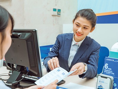 Lợi nhuận ngân hàng 9 tháng, thu dịch vụ đóng góp lớn