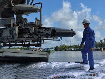 Nghịch lý doanh nghiệp đạm muốn chịu thêm thuế