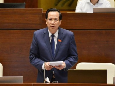 Bộ trưởng Lao động, Thương binh & Xã hội Đào Ngọc Dung giải trình các vấn đề đại biểu Quốc hội đặt ra tại phiên thảo luận.