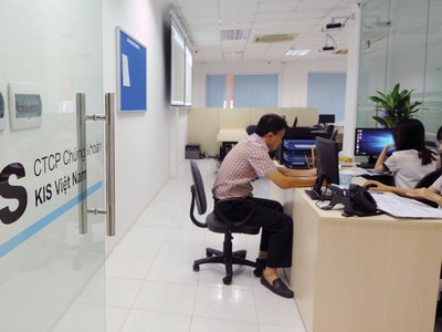 Công ty chứng khoán ngoại đổi lợi nhuận lấy thị phần?