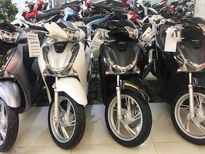 Honda SH 150 hiện đang dao động từ 104-105 triệu đồng, chênh đến 15-17 triệu đồng.