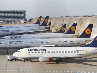 Máy bay của Hãng hàng không Lufthansa tại sân bay Frankfurt am Main, Đức. (Nguồn: AFP/TTXVN).