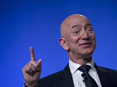 Nhà sáng lập Amazon Jeff Bezos đang là người giàu nhất thế giới.