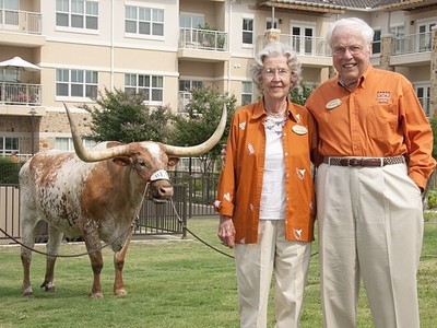 Đến nay, cặp đôi vẫn khỏe mạnh và minh mẫn. Ảnh: Longhorn Village Senior Living.