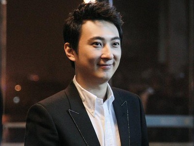 Hiện Vương Tư Thông là Tổng giám đốc Công ty TNHH Phổ Tư Bắc Kinh, người sáng lập IG Electronic Sports Club và là giám đốc điều hành tập đoàn Vạn Đạt. Ảnh: qq.