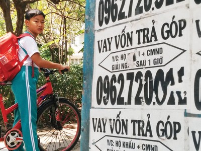 Vào mùa vay tiêu dùng cuối năm, thận trọng trước những “lời mời”