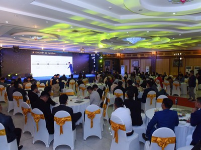 Khách hàng được tư vấn chuyên sâu để lựa chọn căn hộ ưng ý.