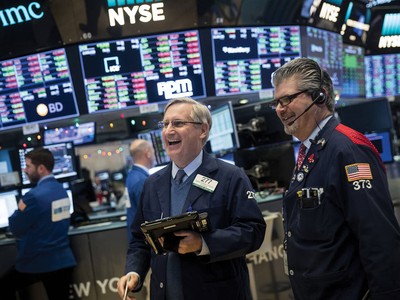 Thập kỷ tăng trưởng bất ngờ của chứng khoán Mỹ