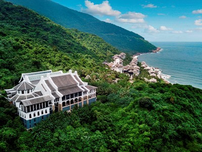 InterContinental Danang Sun Peninsula Resort do Sun Group đầu tư xây dựng nhận nhiều giải thưởng danh giá quốc tế.