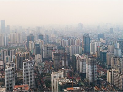 Sự xuất hiện hàng loạt cao ốc thiếu quy hoạch bài bản khu vực Hà Nội khiến nhu cầu bất động sản nội đô có xu hướng đảo chiều.