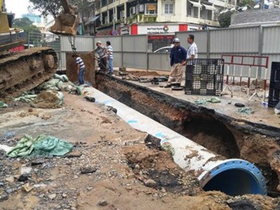 Thay đường ống cấp nước tại trung tâm TP.HCM (ảnh minh họa).