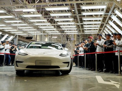 Mẫu xe điện Model 3 của Tesla tại lễ bàn giao ở nhà máy Thượng Hải, Trung Quốc, ngày 30/12/2019. (Ảnh: THX/TTXVN)