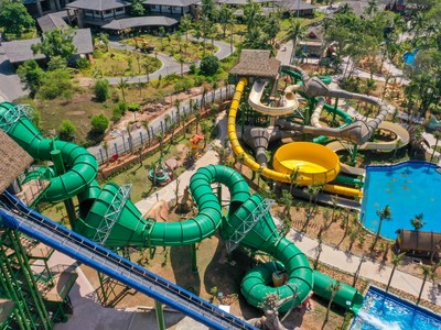 Công viên nước Aquatopia Water Park mới khai trương tại Hòn Thơm.