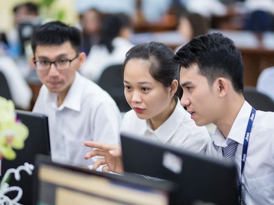 Phí 0 đồng và khoảng hở trách nhiệm trong xây dựng chính sách