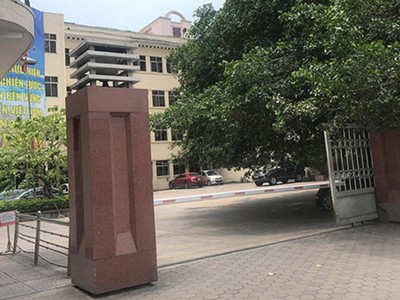 3 cán bộ Tổng cục Biển và Hải đảo bị cho thôi chức vì bị doanh nghiệp tố cáo nhận 12 tỉ đồng "chạy" dự án nhưng bất thành.